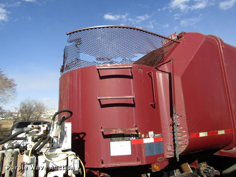 image for item DB6879 1999 Volvo Xpeditor refuse truck