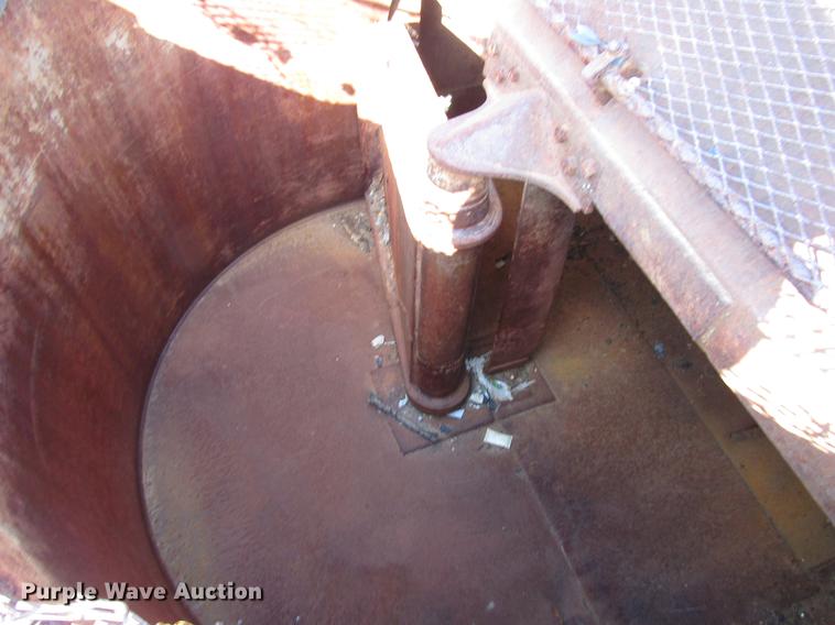 image for item DB6879 1999 Volvo Xpeditor refuse truck