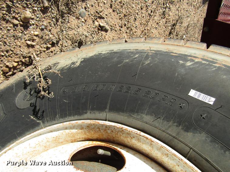 image for item DB6879 1999 Volvo Xpeditor refuse truck