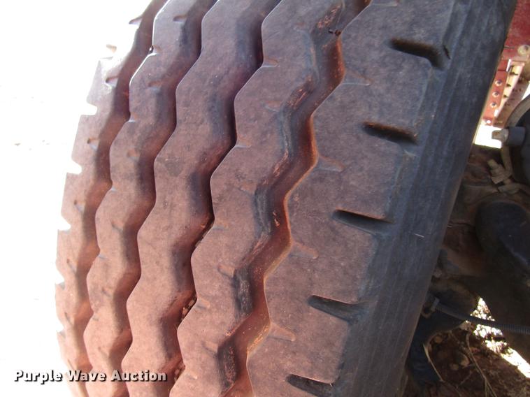 image for item DB6879 1999 Volvo Xpeditor refuse truck