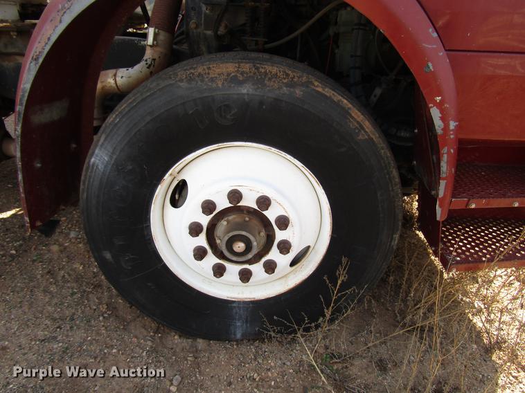 image for item DB6879 1999 Volvo Xpeditor refuse truck