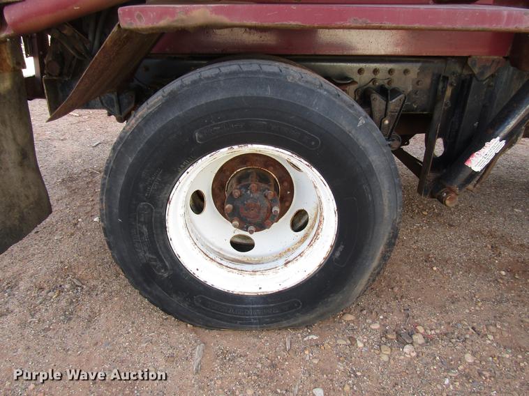 image for item DB6879 1999 Volvo Xpeditor refuse truck