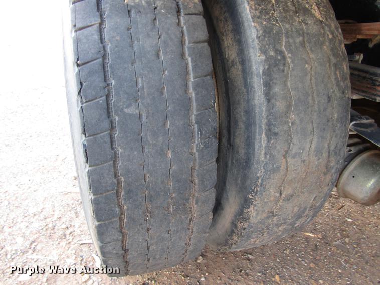 image for item DB6879 1999 Volvo Xpeditor refuse truck