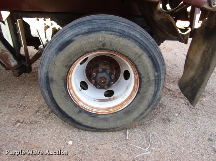 image for item DB6879 1999 Volvo Xpeditor refuse truck