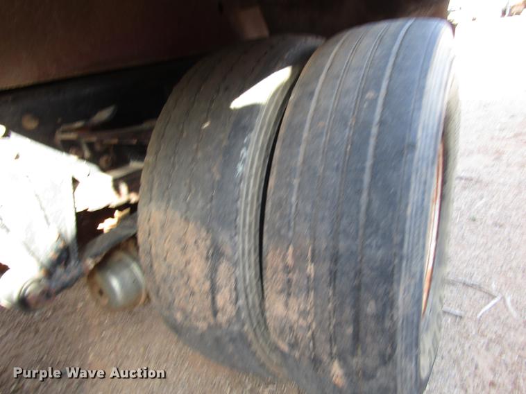 image for item DB6879 1999 Volvo Xpeditor refuse truck