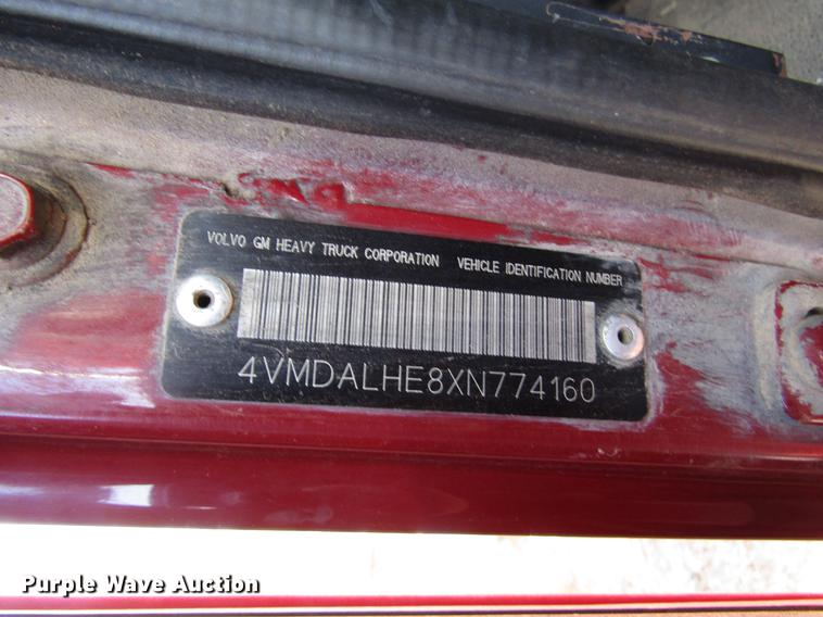 image for item DB6879 1999 Volvo Xpeditor refuse truck