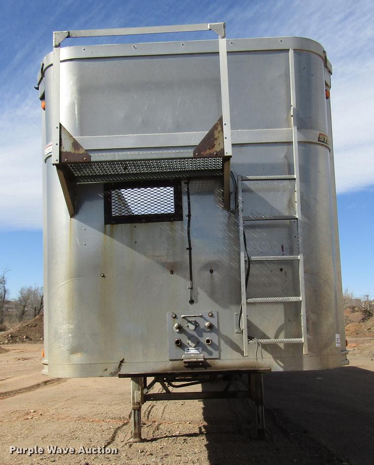 image for item DB6886 2001 Steco AW048100 pneumatic dry bulk trailer