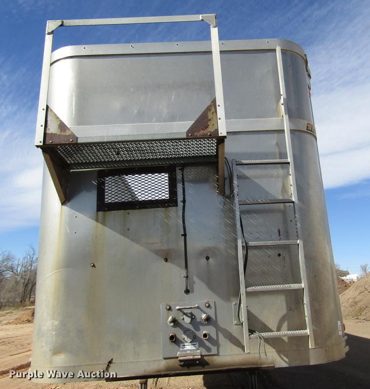 image for item DB6886 2001 Steco AW048100 pneumatic dry bulk trailer