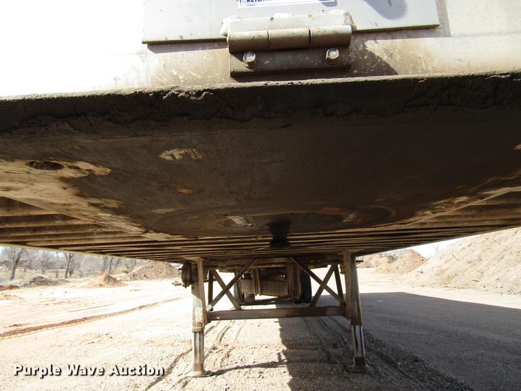 image for item DB6886 2001 Steco AW048100 pneumatic dry bulk trailer