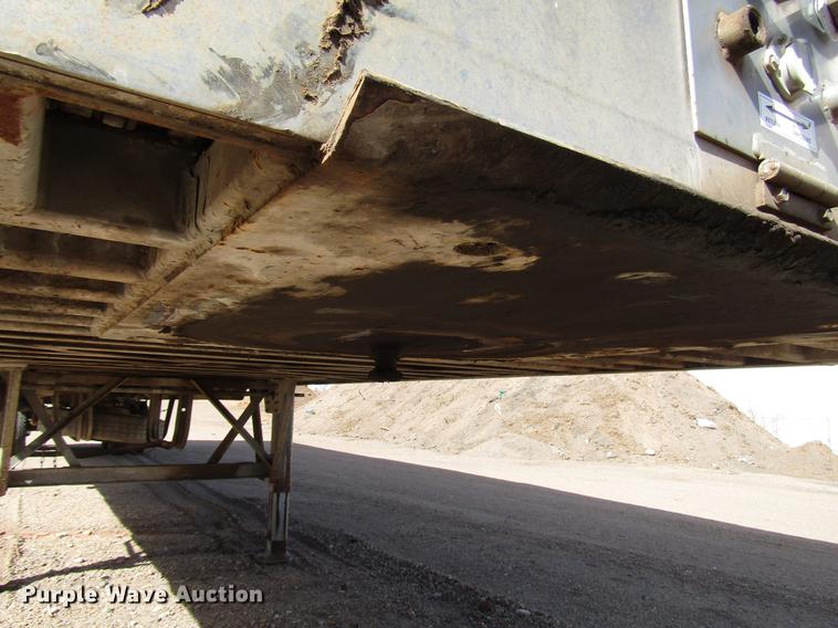 image for item DB6886 2001 Steco AW048100 pneumatic dry bulk trailer