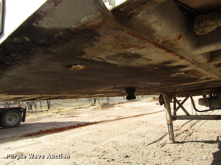 image for item DB6886 2001 Steco AW048100 pneumatic dry bulk trailer