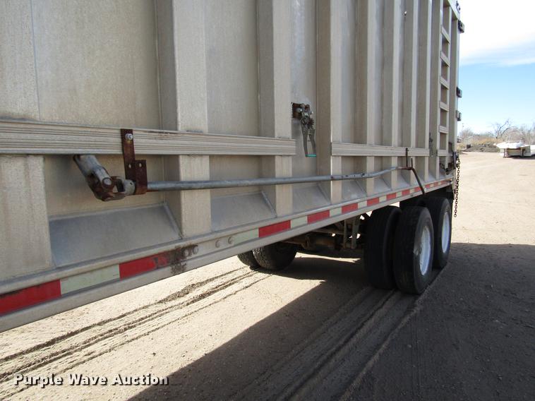 image for item DB6886 2001 Steco AW048100 pneumatic dry bulk trailer