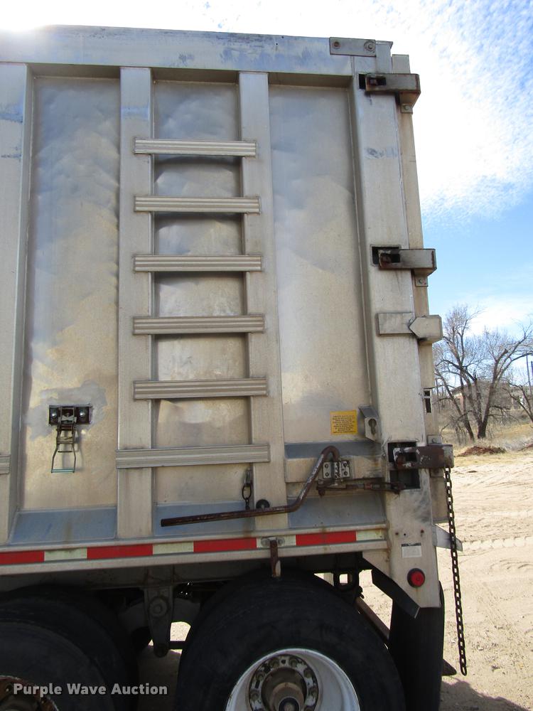 image for item DB6886 2001 Steco AW048100 pneumatic dry bulk trailer