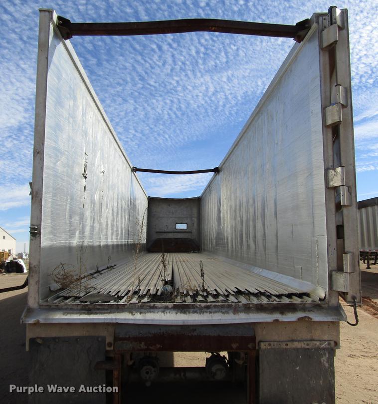 image for item DB6886 2001 Steco AW048100 pneumatic dry bulk trailer