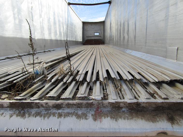 image for item DB6886 2001 Steco AW048100 pneumatic dry bulk trailer