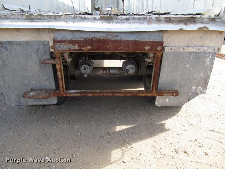image for item DB6886 2001 Steco AW048100 pneumatic dry bulk trailer