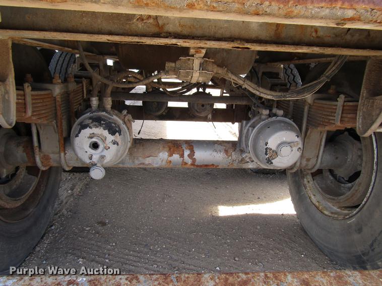 image for item DB6886 2001 Steco AW048100 pneumatic dry bulk trailer