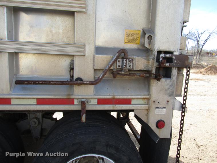 image for item DB6886 2001 Steco AW048100 pneumatic dry bulk trailer