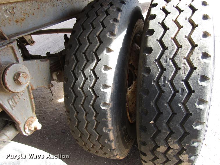 image for item DB6886 2001 Steco AW048100 pneumatic dry bulk trailer