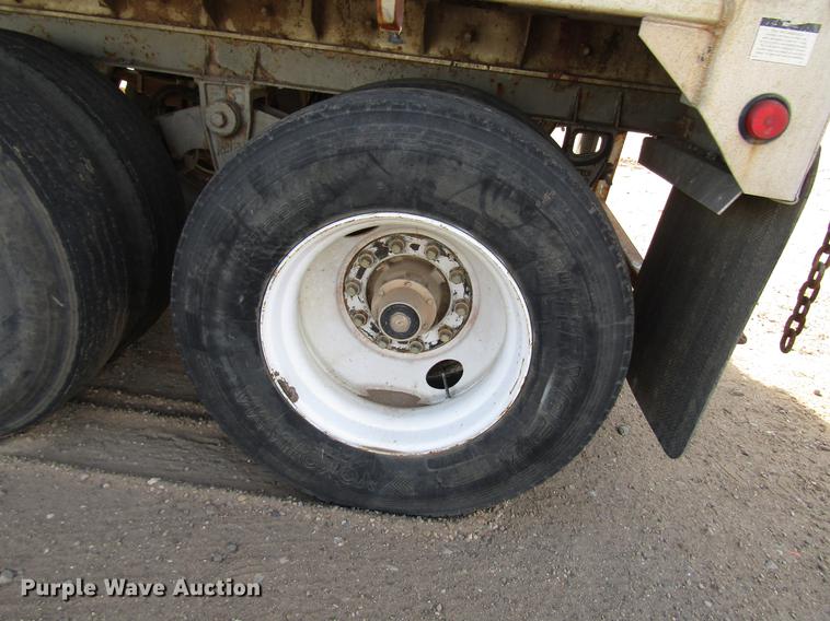 image for item DB6886 2001 Steco AW048100 pneumatic dry bulk trailer