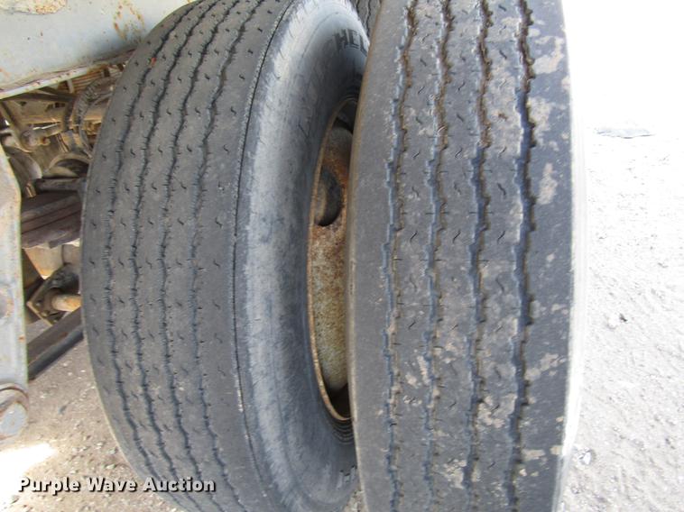 image for item DB6886 2001 Steco AW048100 pneumatic dry bulk trailer