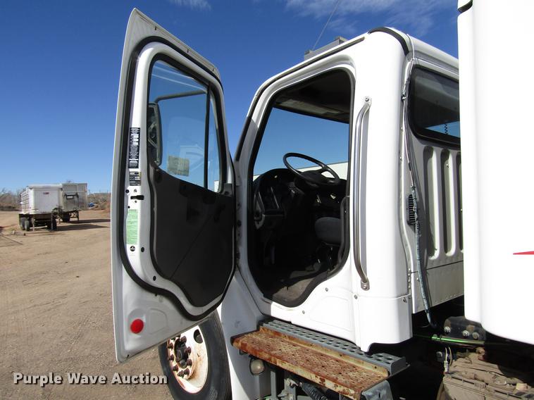 image for item DB6888 2007 Freightliner Business Class M2 street sweeper truck