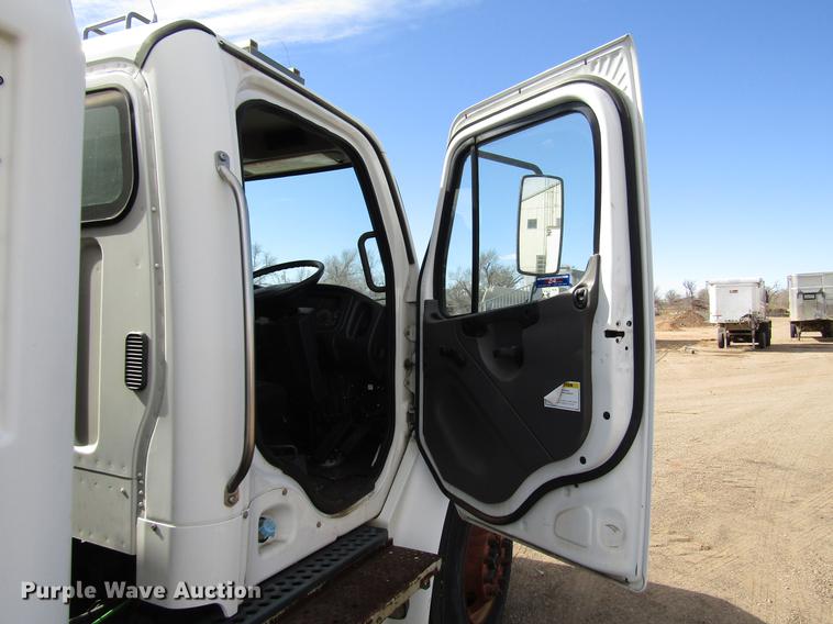 image for item DB6888 2007 Freightliner Business Class M2 street sweeper truck