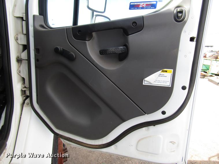 image for item DB6888 2007 Freightliner Business Class M2 street sweeper truck