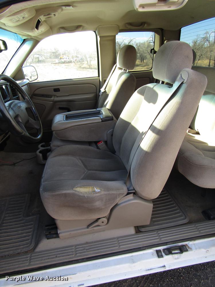 image for item DB6890 2004 GMC Sierra 1500 Ext. Cab pickup truck