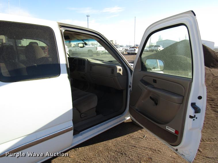 image for item DB6890 2004 GMC Sierra 1500 Ext. Cab pickup truck