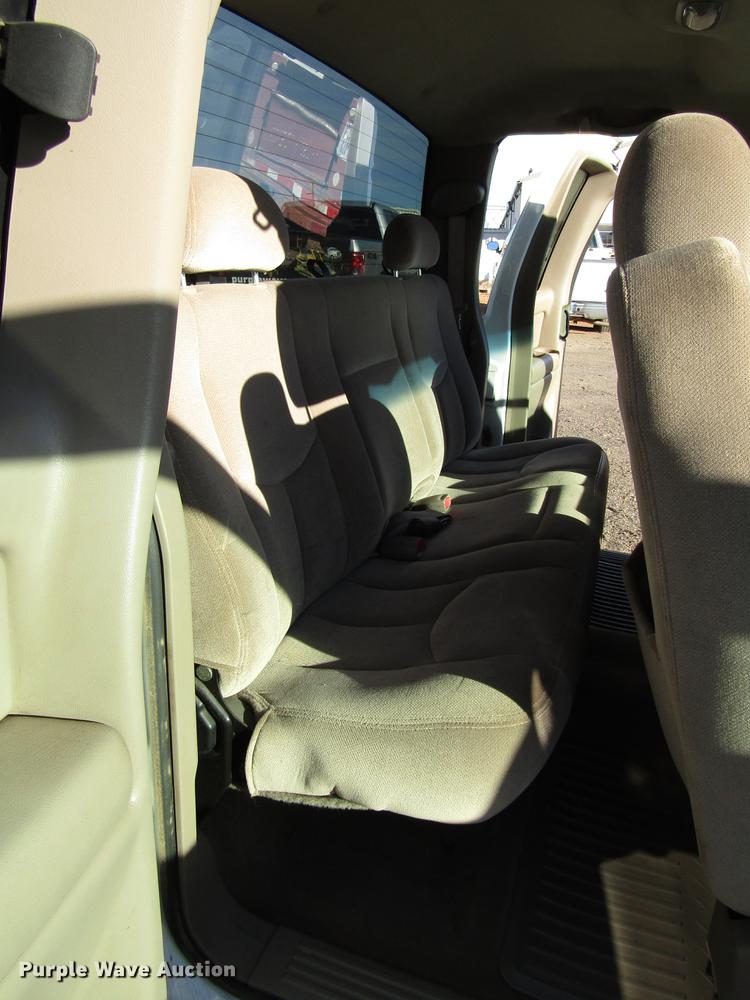 image for item DB6890 2004 GMC Sierra 1500 Ext. Cab pickup truck