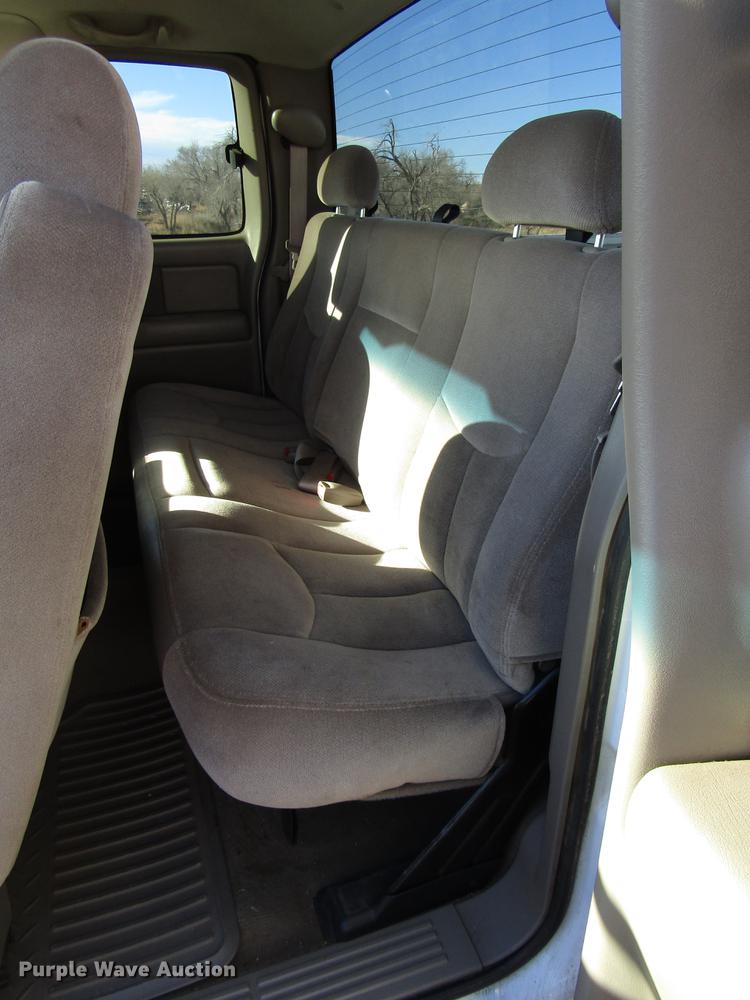 image for item DB6890 2004 GMC Sierra 1500 Ext. Cab pickup truck