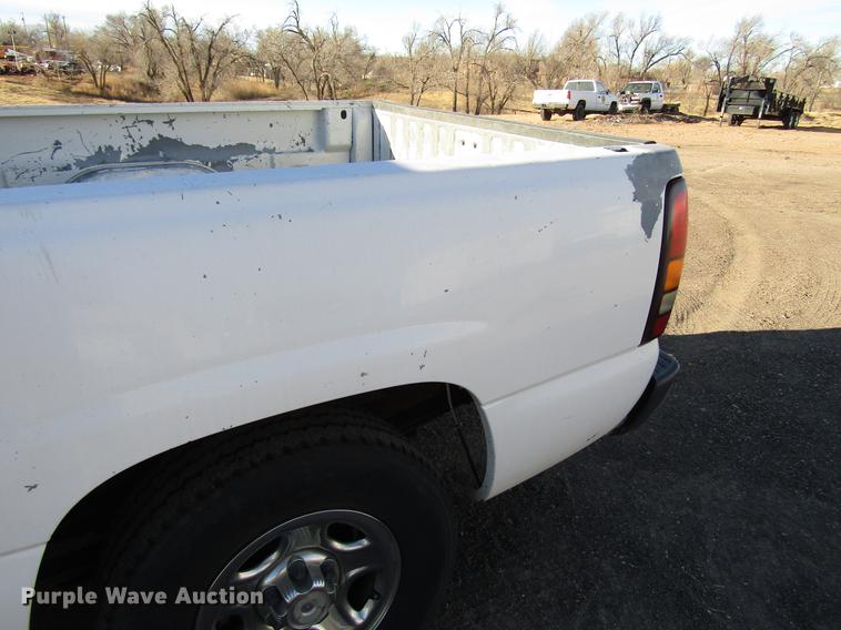 image for item DB6890 2004 GMC Sierra 1500 Ext. Cab pickup truck