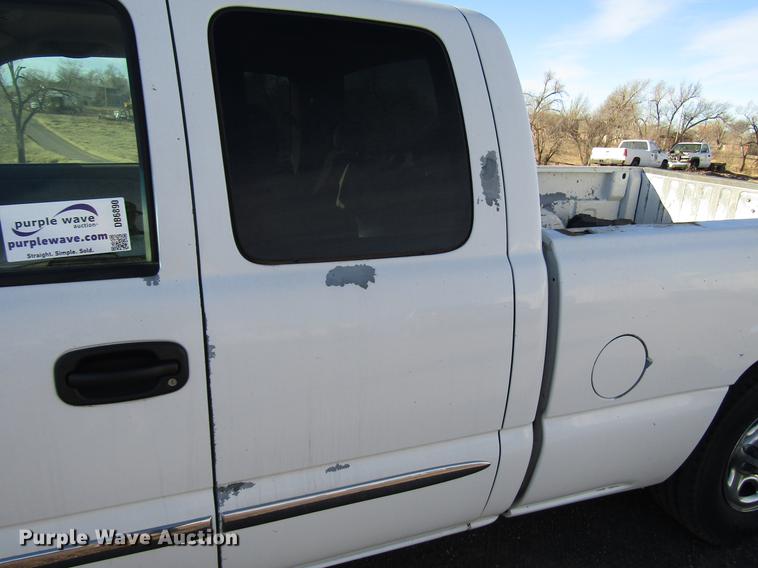 image for item DB6890 2004 GMC Sierra 1500 Ext. Cab pickup truck