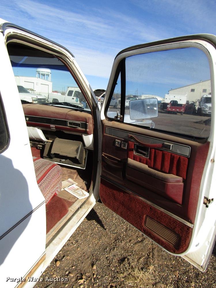 image for item DB6891 1984 GMC Suburban 1500 SUV