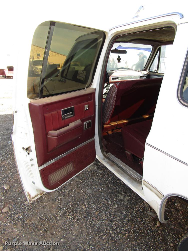 image for item DB6891 1984 GMC Suburban 1500 SUV