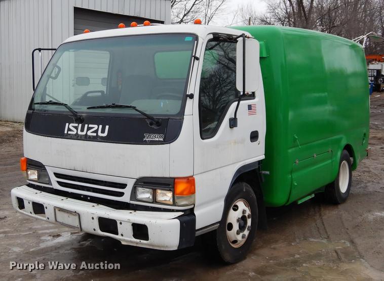 image for item DC8745 2004 Isuzu NPR box truck