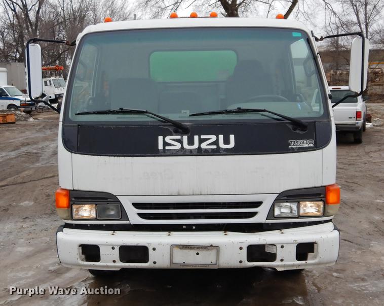 image for item DC8745 2004 Isuzu NPR box truck