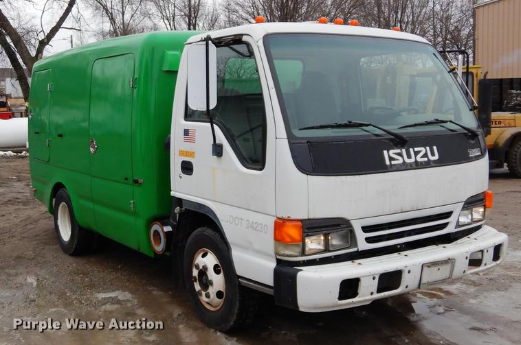 image for item DC8745 2004 Isuzu NPR box truck