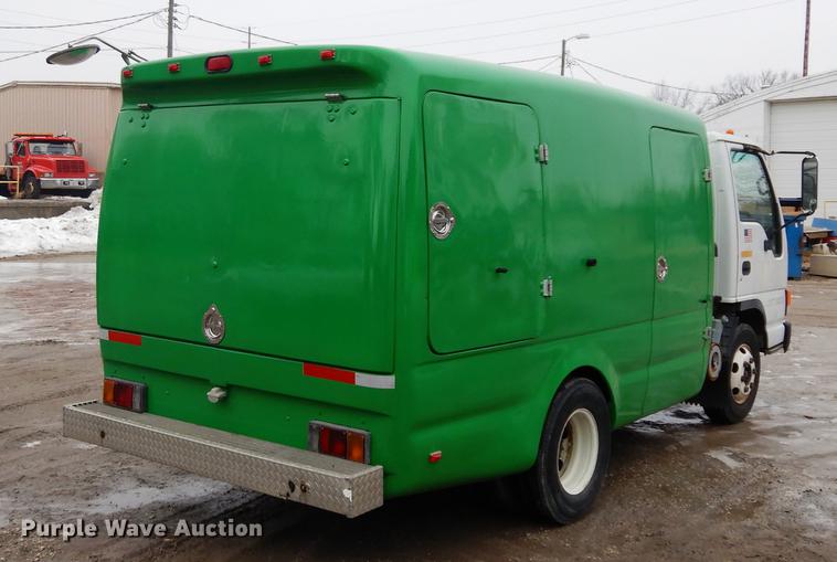 image for item DC8745 2004 Isuzu NPR box truck