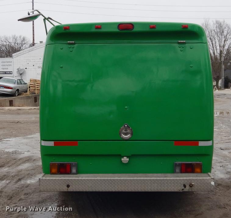 image for item DC8745 2004 Isuzu NPR box truck