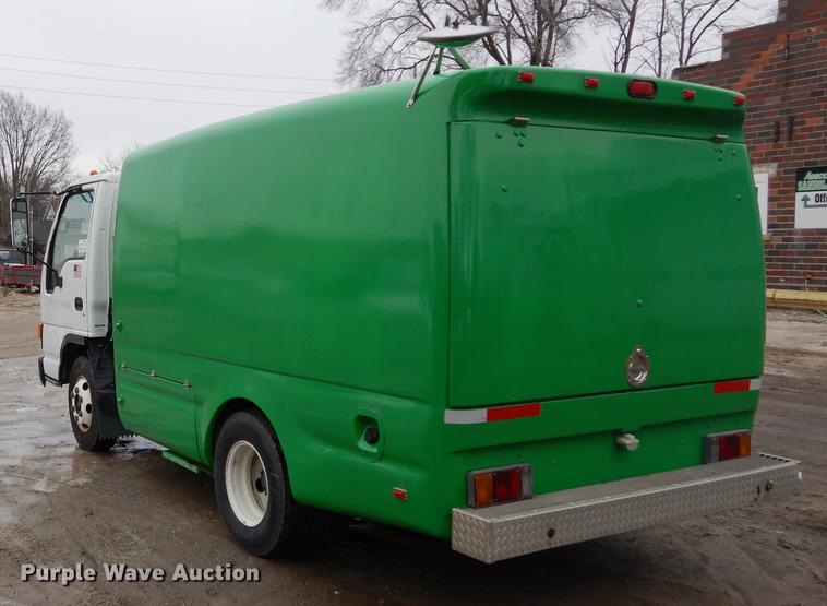 image for item DC8745 2004 Isuzu NPR box truck