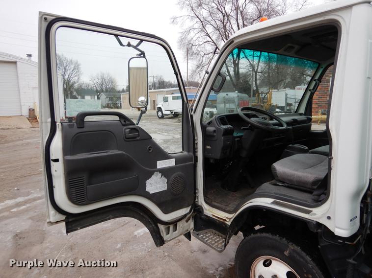 image for item DC8745 2004 Isuzu NPR box truck