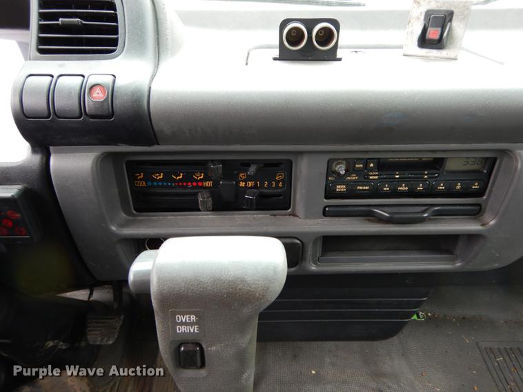 image for item DC8745 2004 Isuzu NPR box truck