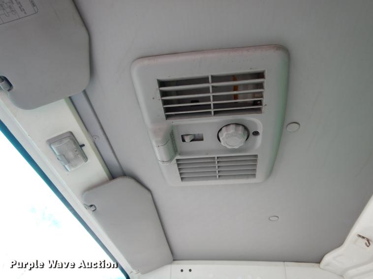 image for item DC8745 2004 Isuzu NPR box truck