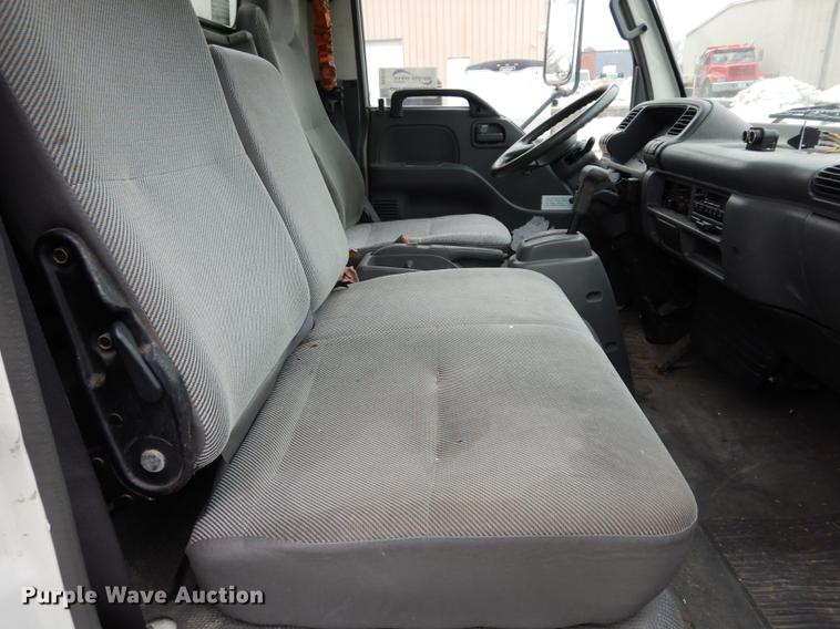 image for item DC8745 2004 Isuzu NPR box truck