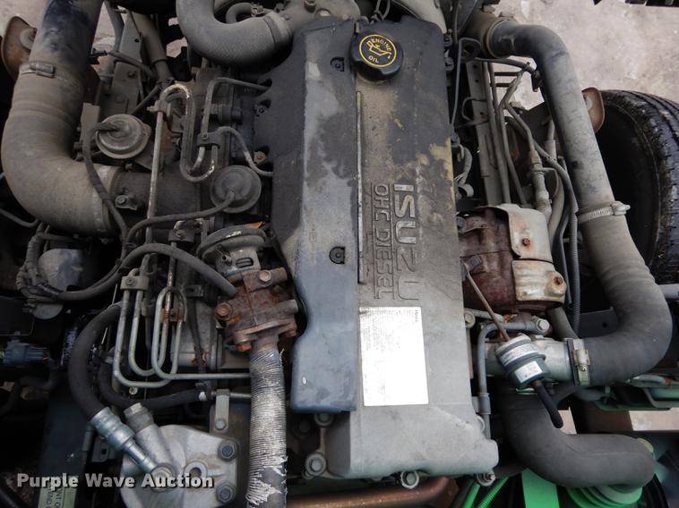 image for item DC8745 2004 Isuzu NPR box truck