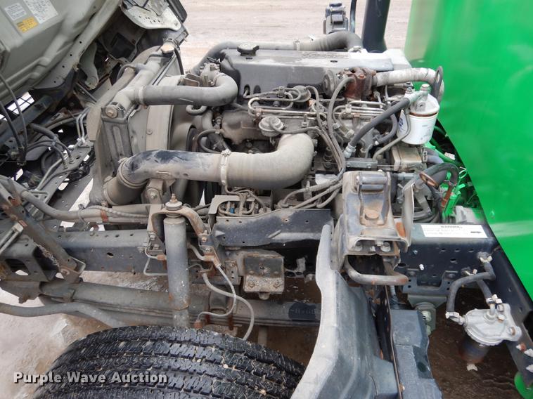 image for item DC8745 2004 Isuzu NPR box truck