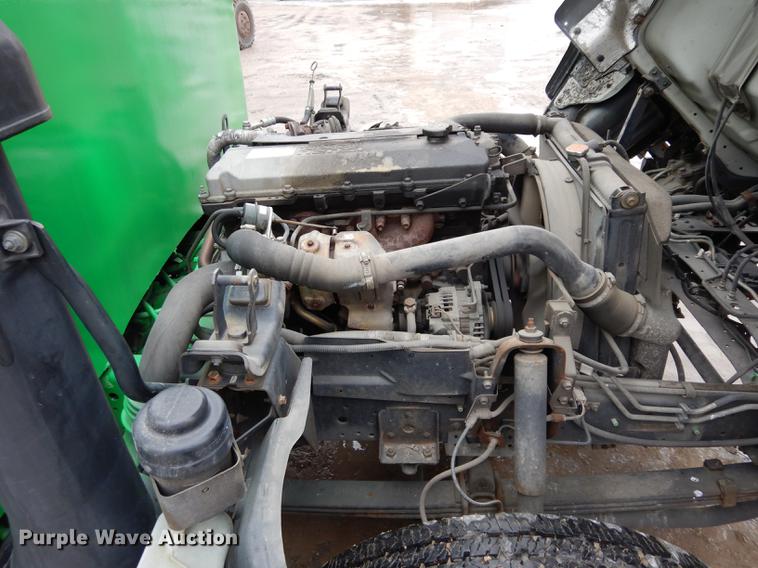 image for item DC8745 2004 Isuzu NPR box truck