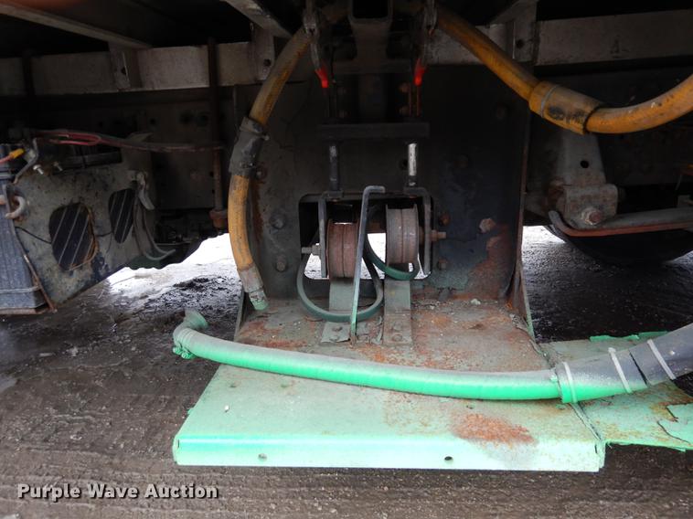 image for item DC8745 2004 Isuzu NPR box truck